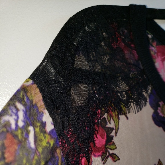 Sheer Floral Blouse - Picture 3 of 7